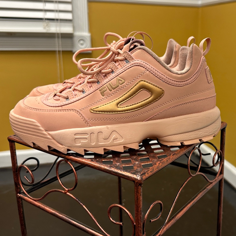 🎀 Peachy Blush Pink Fila Sneakers!🎀 Size 10! Best Offer Accepted!